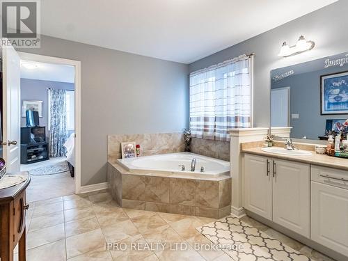 450 Summerlyn Trail, Bradford West Gwillimbury, ON - Indoor Photo Showing Bathroom