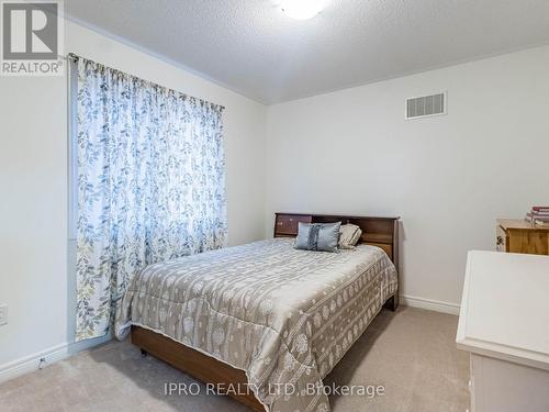 450 Summerlyn Trail, Bradford West Gwillimbury, ON - Indoor Photo Showing Bedroom