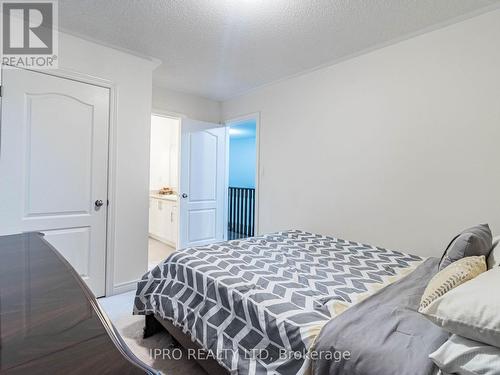 450 Summerlyn Trail, Bradford West Gwillimbury, ON - Indoor Photo Showing Bedroom