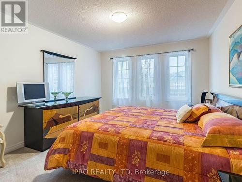 450 Summerlyn Trail, Bradford West Gwillimbury, ON - Indoor Photo Showing Bedroom