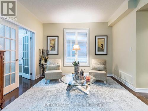 450 Summerlyn Trail, Bradford West Gwillimbury, ON - Indoor Photo Showing Living Room