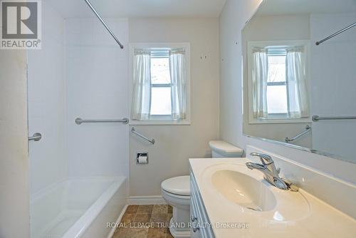 210 Clifford Street, London, ON - Indoor Photo Showing Bathroom