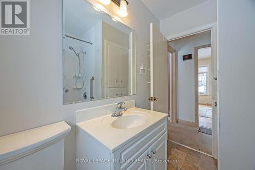 210 Clifford Street, London, ON - Indoor Photo Showing Bathroom