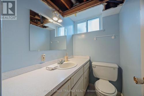 210 Clifford Street, London, ON - Indoor Photo Showing Bathroom