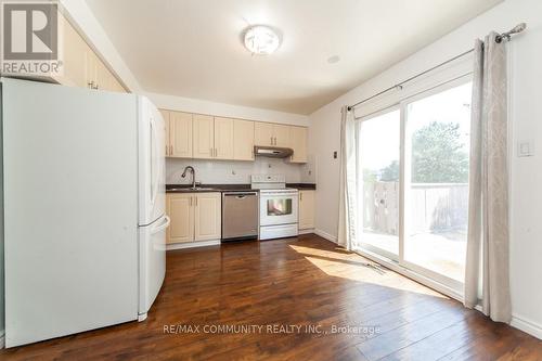 74 Fernbank Place, Whitby, ON - Indoor Photo Showing Kitchen