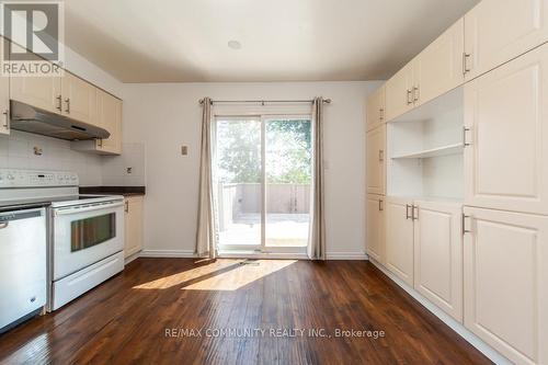 74 Fernbank Place, Whitby, ON - Indoor Photo Showing Kitchen