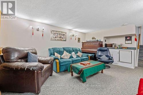 157 Labrador Drive, Oshawa, ON - Indoor Photo Showing Living Room