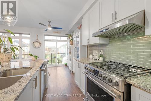 95 Beechborough Crescent, East Gwillimbury, ON - Indoor Photo Showing Kitchen With Double Sink With Upgraded Kitchen