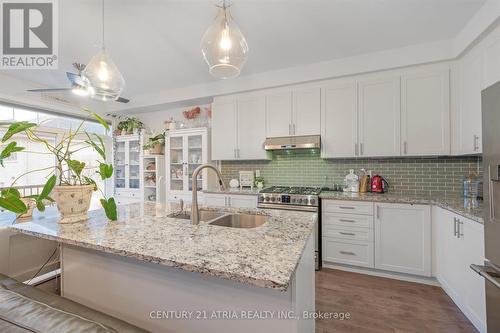 95 Beechborough Crescent, East Gwillimbury, ON - Indoor Photo Showing Kitchen With Double Sink With Upgraded Kitchen