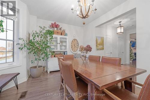 95 Beechborough Crescent, East Gwillimbury, ON - Indoor Photo Showing Dining Room