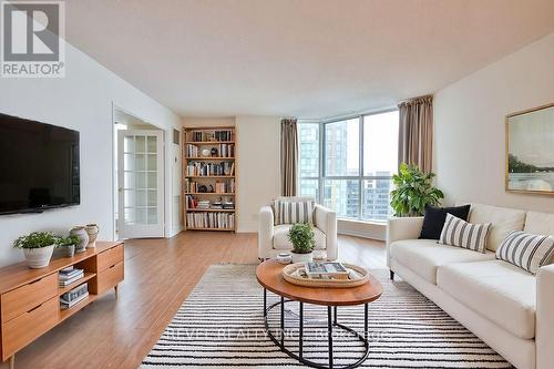 908 - 140 Dunlop Street E, Barrie, ON - Indoor Photo Showing Living Room