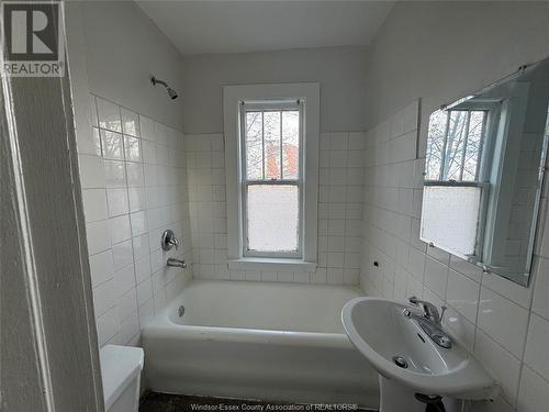 1250 Ouellette Unit# 202, Windsor, ON - Indoor Photo Showing Bathroom