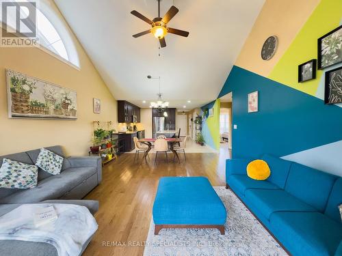 384 Boismier Avenue, Lasalle, ON - Indoor Photo Showing Living Room