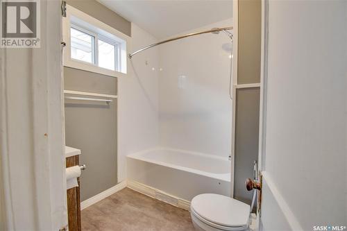 614 I Avenue S, Saskatoon, SK - Indoor Photo Showing Bathroom