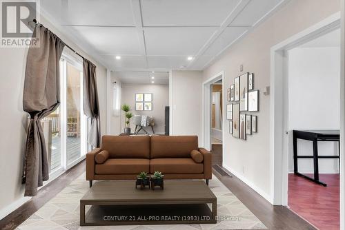 267 University Avenue W, Cobourg, ON - Indoor Photo Showing Living Room