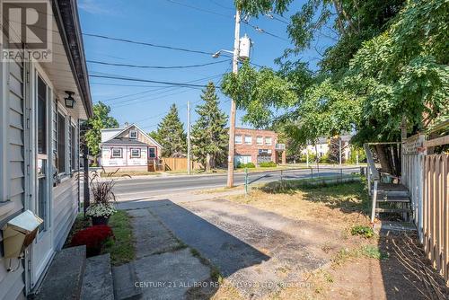 267 University Avenue W, Cobourg, ON - Outdoor