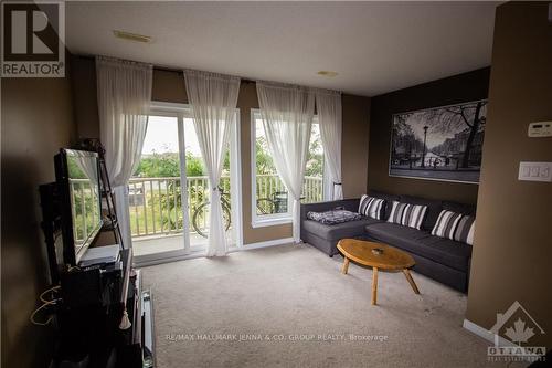 25 - 2561 Longfields Road, Ottawa, ON - Indoor Photo Showing Living Room