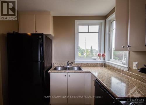 25 - 2561 Longfields Road, Ottawa, ON - Indoor Photo Showing Kitchen With Double Sink