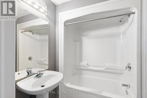 118 Idylewylde Street, Fort Erie (332 - Central), ON - Indoor Photo Showing Bathroom