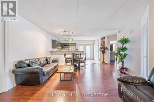 102 - 1810 Walkers Line, Burlington (Palmer), ON - Indoor Photo Showing Living Room