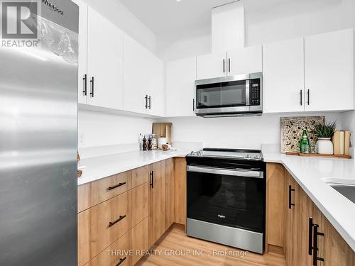 102 - 1076 Gainsborough Road, London, ON - Indoor Photo Showing Kitchen