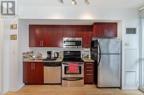 2304 - 65 Bremner Boulevard, Toronto, ON - Indoor Photo Showing Kitchen