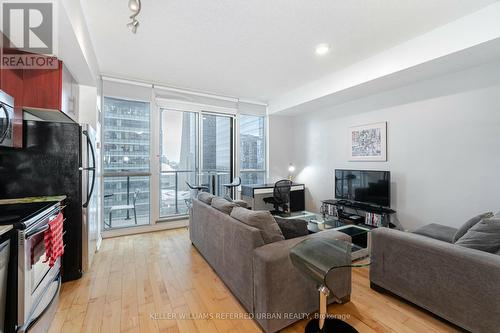 2304 - 65 Bremner Boulevard, Toronto, ON - Indoor Photo Showing Living Room