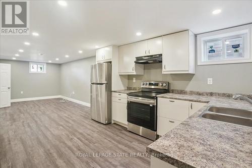 584 East 27Th Street, Hamilton, ON - Indoor Photo Showing Kitchen With Double Sink