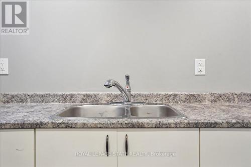 584 East 27Th Street, Hamilton, ON - Indoor Photo Showing Kitchen With Double Sink