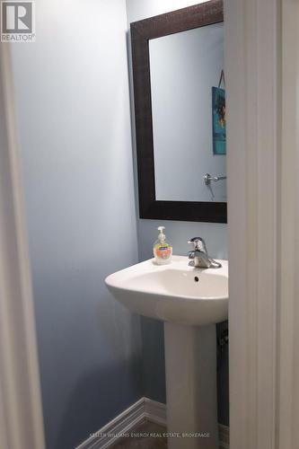 1537 Woodstream Avenue, Oshawa (Taunton), ON - Indoor Photo Showing Bathroom