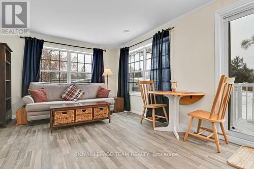 11 Bonner Street, Ottawa, ON - Indoor Photo Showing Living Room