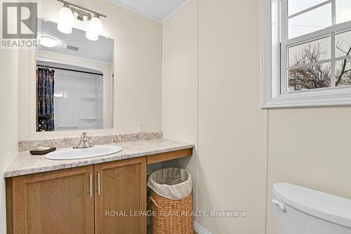 11 Bonner Street, Ottawa, ON - Indoor Photo Showing Bathroom