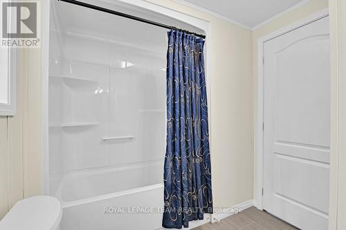 11 Bonner Street, Ottawa, ON - Indoor Photo Showing Bathroom