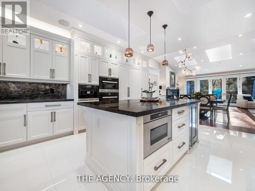 212 Lakeside Avenue, Burlington (Roseland), ON - Indoor Photo Showing Kitchen With Upgraded Kitchen