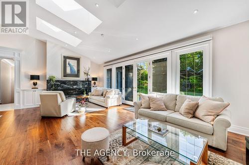 212 Lakeside Avenue, Burlington (Roseland), ON - Indoor Photo Showing Living Room