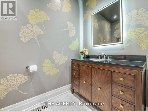 212 Lakeside Avenue, Burlington (Roseland), ON - Indoor Photo Showing Bathroom