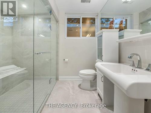 212 Lakeside Avenue, Burlington (Roseland), ON - Indoor Photo Showing Bathroom