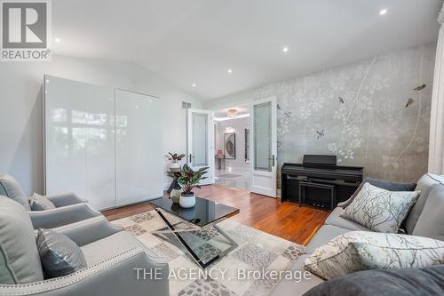 212 Lakeside Avenue, Burlington (Roseland), ON - Indoor Photo Showing Living Room