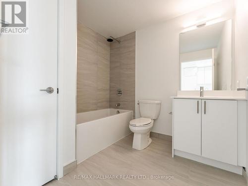 517 - 181 Sheppard Avenue E, Toronto, ON - Indoor Photo Showing Bathroom