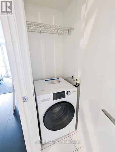 1210 - 15 Iceboat Terrace, Toronto, ON - Indoor Photo Showing Laundry Room