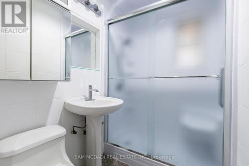 482 Brookside Drive, Oakville, ON - Indoor Photo Showing Bathroom