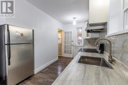 482 Brookside Drive, Oakville, ON - Indoor Photo Showing Kitchen