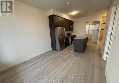 214 - 1415 Dundas Street E, Oakville, ON - Indoor Photo Showing Kitchen