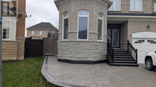 383 Mccartney Crescent, Milton, ON - Outdoor With Facade