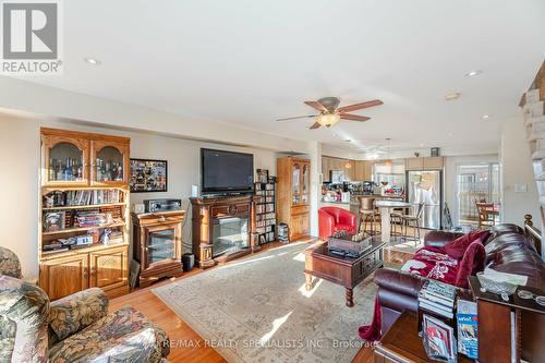 7 - 3062 Lake Shore Boulevard, Toronto, ON - Indoor Photo Showing Living Room