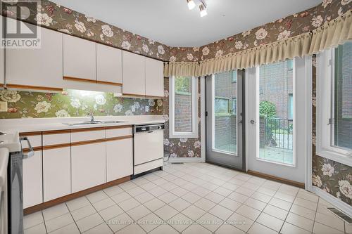 4 - 152 Albert Street, London, ON - Indoor Photo Showing Kitchen