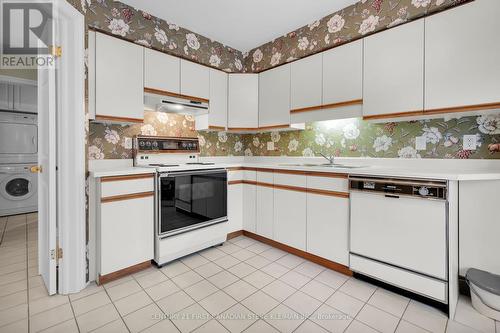 4 - 152 Albert Street, London, ON - Indoor Photo Showing Kitchen