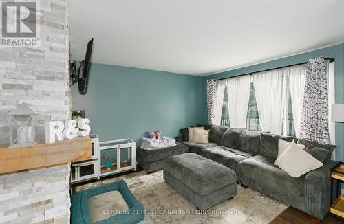 312 Admiral Drive, London, ON - Indoor Photo Showing Living Room