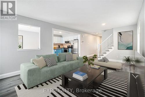 2651 Baynes Sound Way, Ottawa, ON - Indoor Photo Showing Living Room