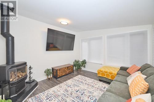 15 Colborne Street, Thorold (557 - Thorold Downtown), ON - Indoor Photo Showing Other Room With Fireplace